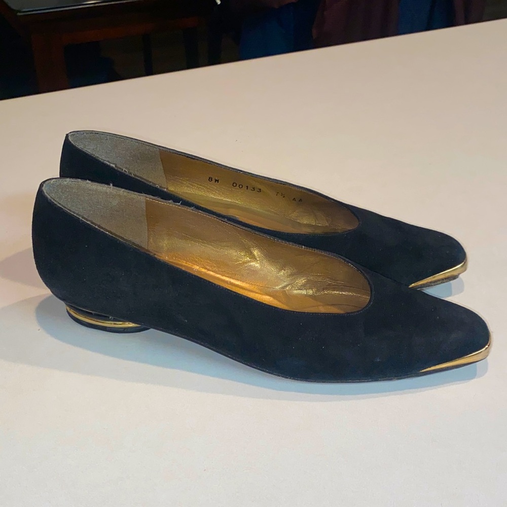 STUART WEITZMAN VTG Black Suede Gold Heel Gold Toe Flat Pump Womens Sz 7.5